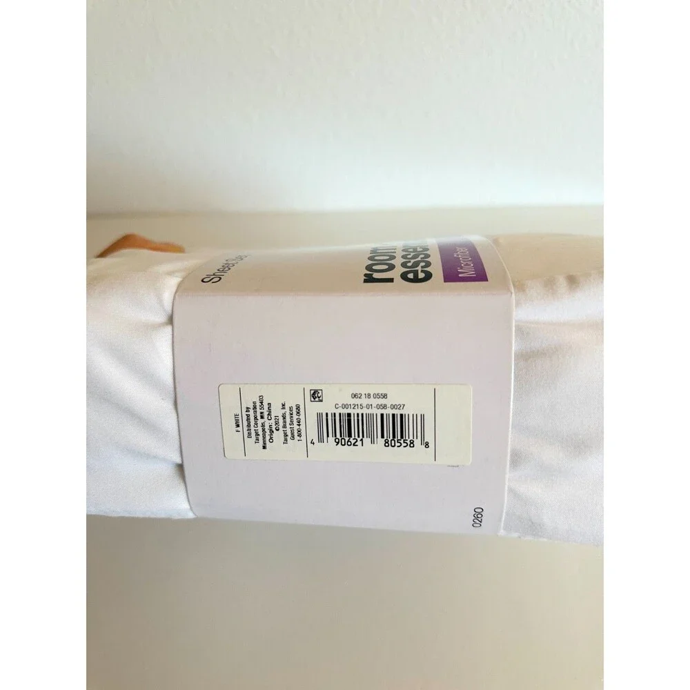 NEW Room Essentials Full Microfiber Sheet Set White Flat, Fitted, Two Pillowcase